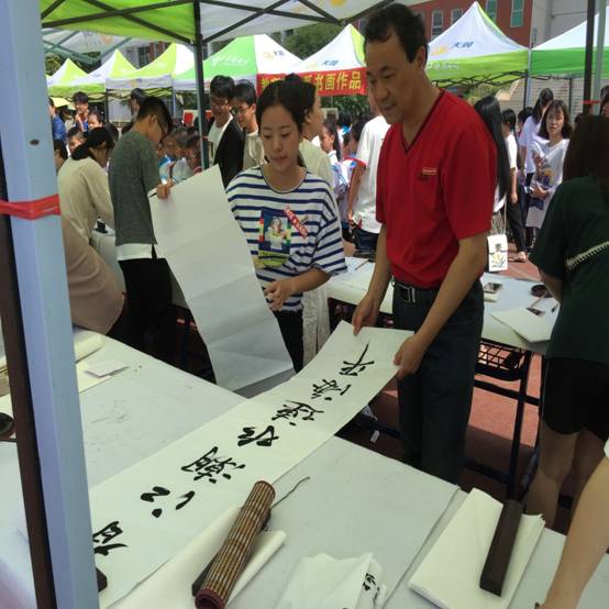 罗觉华老师指导书法创作.jpg