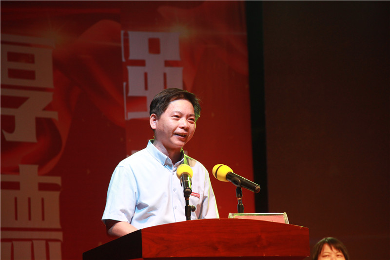 学院党委书记洪亚勇讲话