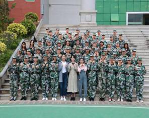 数教182学生军训合照.jpg