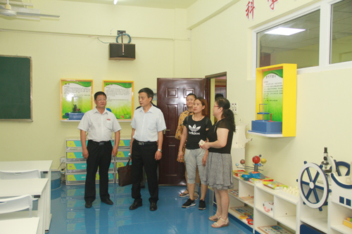 参观学前教育系示范性实训中心