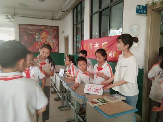 心理健康教育学生配合班主任展开一年一度的”好书淘淘乐“活动,经过大家的努力,学生与老师都收获满怀,取得了圆满成功。.jpg