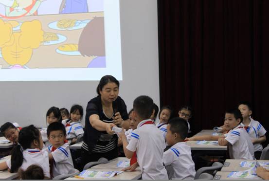 2018年5月7日 2018年教育实习小学课堂教学观摩课活动 梯六 通北中心小学廖一华老师执教三年级英语课《Module4, Unit1 Do you like meat?》.png